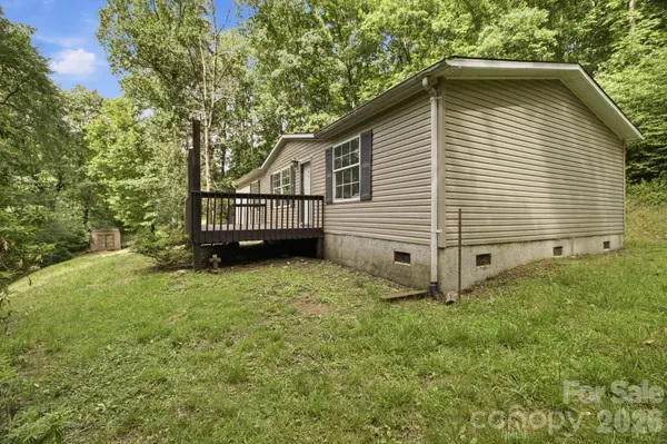 55 Twin Oaks LN, Spruce Pine, NC 28777