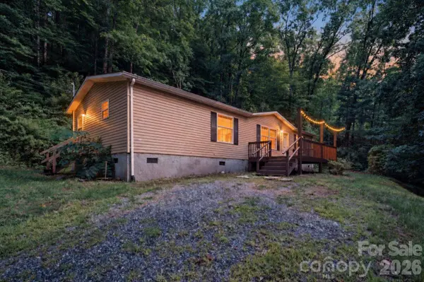 55 Twin Oaks LN