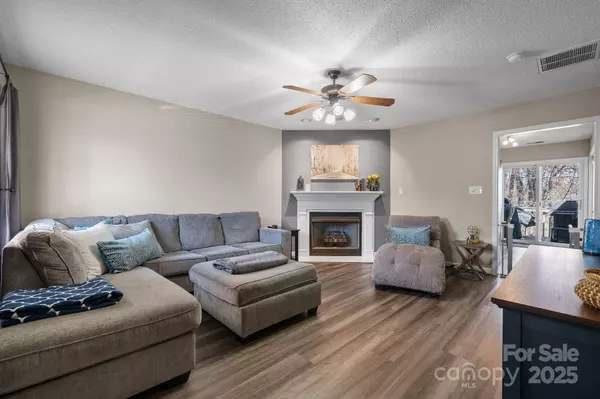 1100 22nd ST NE #502, Hickory, NC 28601