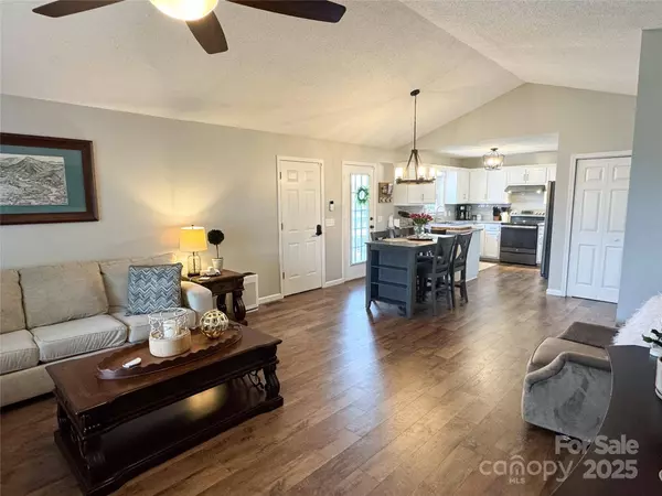 4808 Thoreau DR, Conover, NC 28613