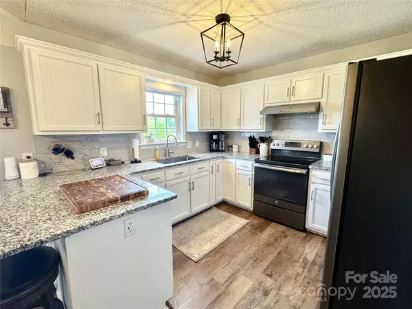 4808 Thoreau DR, Conover, NC 28613