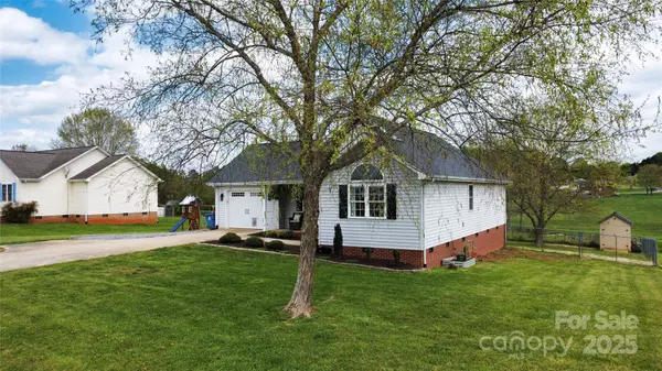 4808 Thoreau DR, Conover, NC 28613