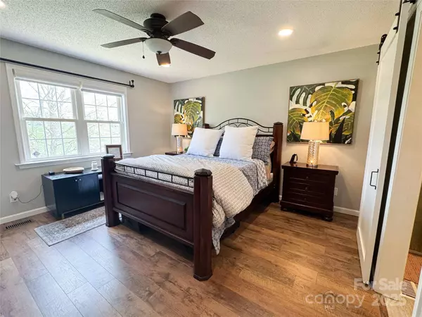 4808 Thoreau DR, Conover, NC 28613