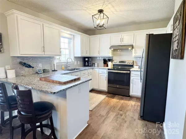 4808 Thoreau DR, Conover, NC 28613