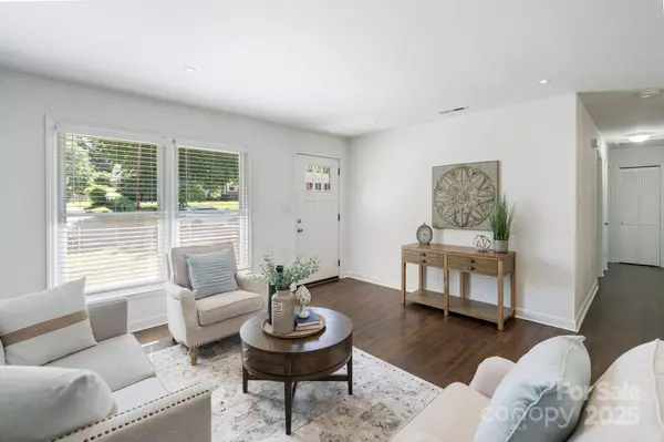 3400 Barfield DR, Charlotte, NC 28217