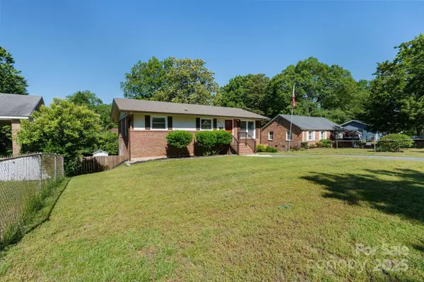 3400 Barfield DR, Charlotte, NC 28217