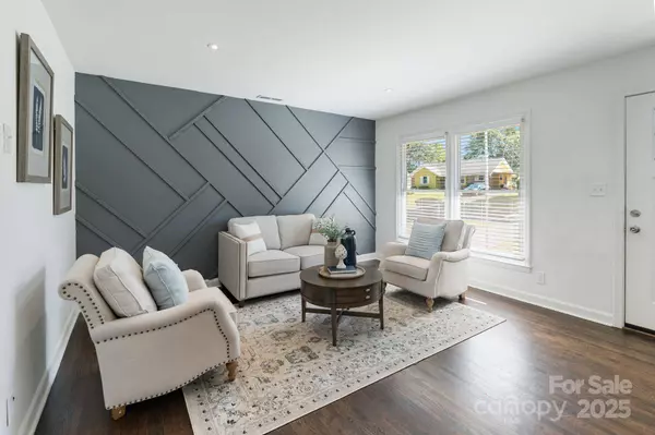 3400 Barfield DR, Charlotte, NC 28217