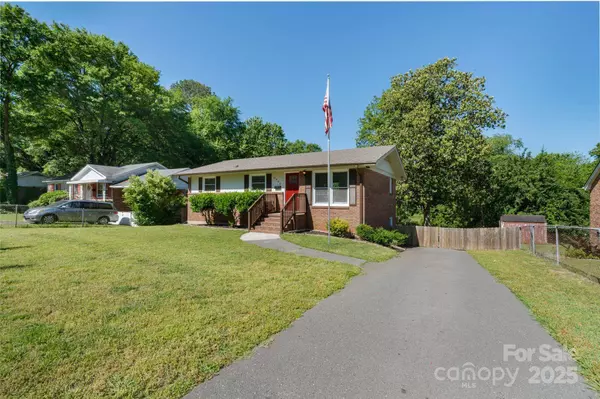 3400 Barfield DR, Charlotte, NC 28217