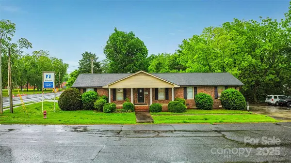 413 W Trade ST, Dallas, NC 28034