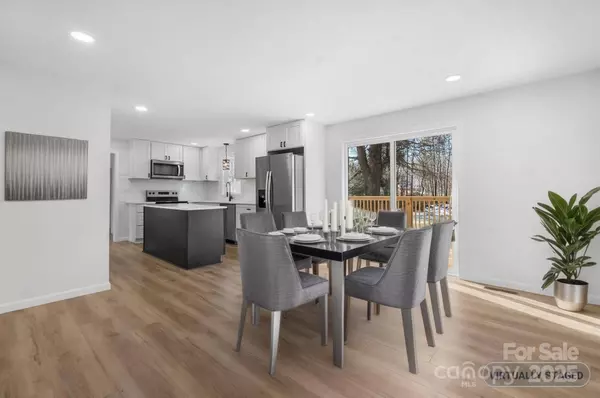 5520 Chestnut DR, Hickory, NC 28602