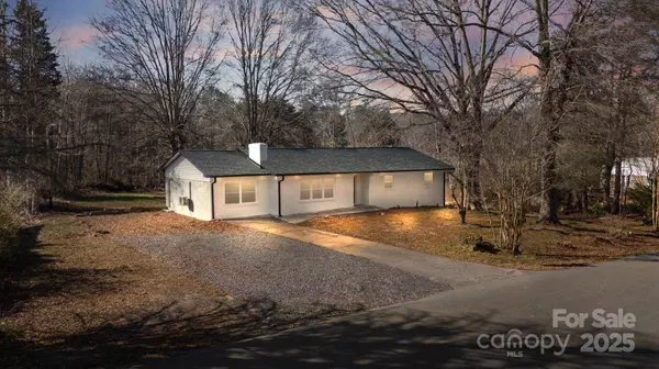 5520 Chestnut DR, Hickory, NC 28602