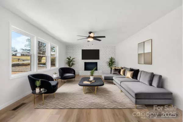 5520 Chestnut DR, Hickory, NC 28602