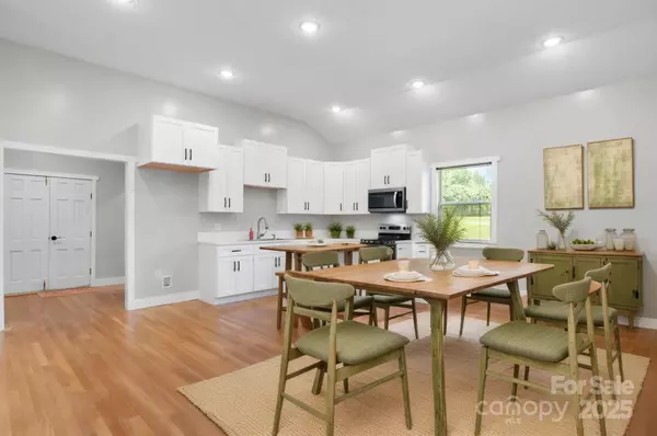 1844 Bellcroft LN, Lenoir, NC 28645