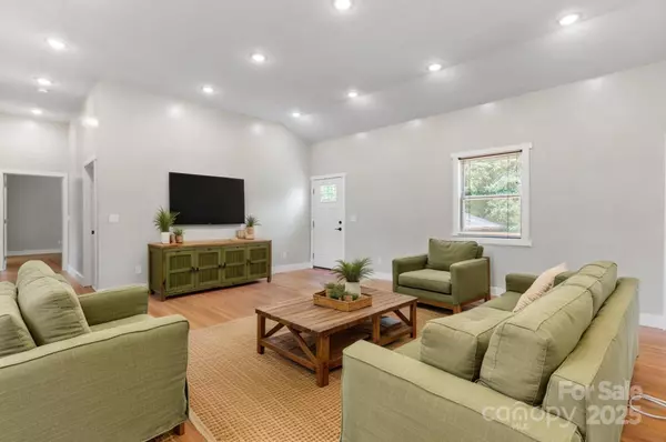 1844 Bellcroft LN, Lenoir, NC 28645