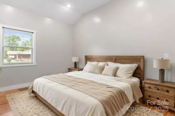 1844 Bellcroft LN, Lenoir, NC 28645