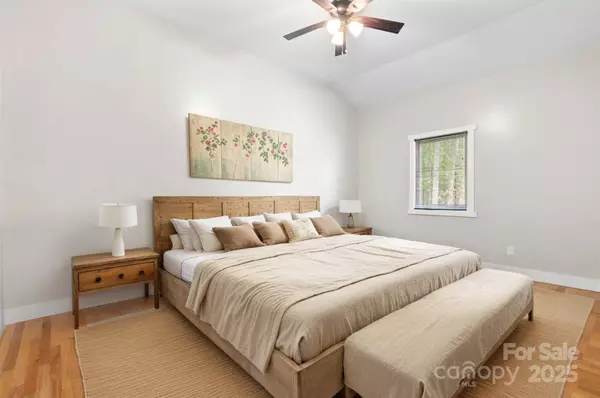 1844 Bellcroft LN, Lenoir, NC 28645