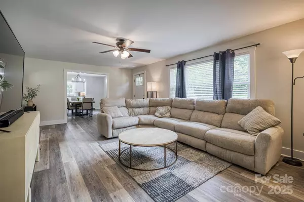 110 Camelot DR, Granite Falls, NC 28630