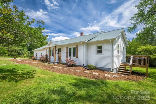 110 Camelot DR, Granite Falls, NC 28630