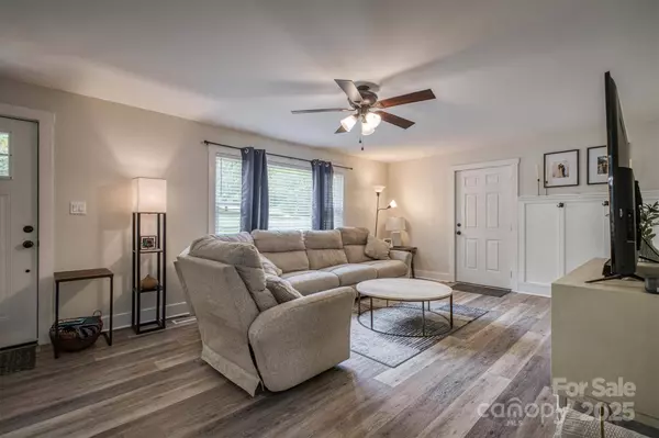 110 Camelot DR, Granite Falls, NC 28630