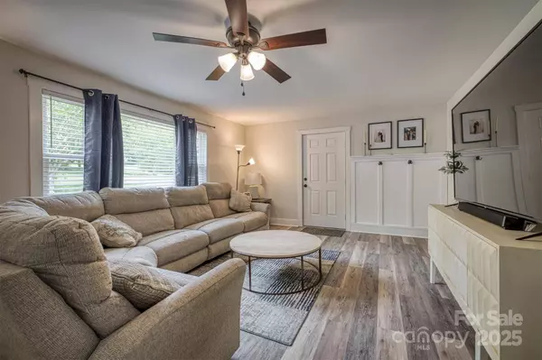 110 Camelot DR, Granite Falls, NC 28630