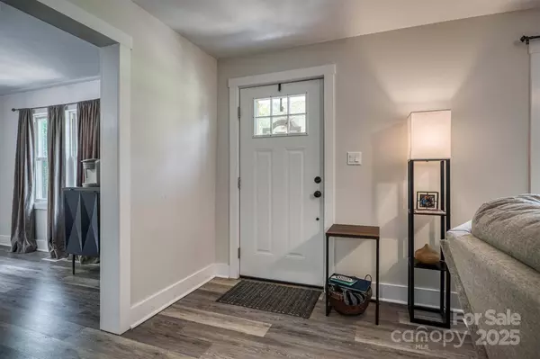 110 Camelot DR, Granite Falls, NC 28630