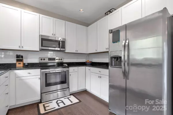 27 Mann LN, Fletcher, NC 28732