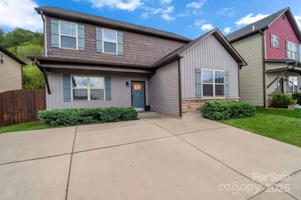 27 Mann LN, Fletcher, NC 28732