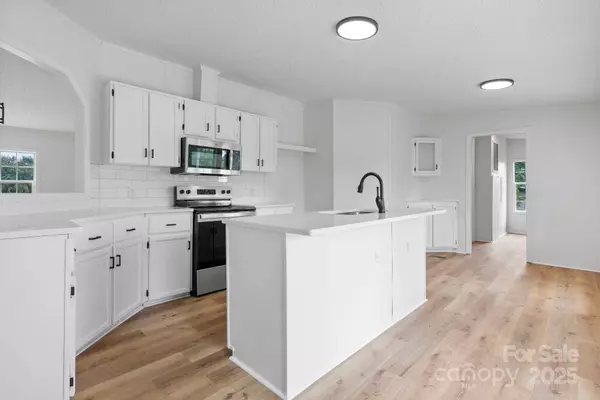 3943 Doe CT, Lenoir, NC 28645