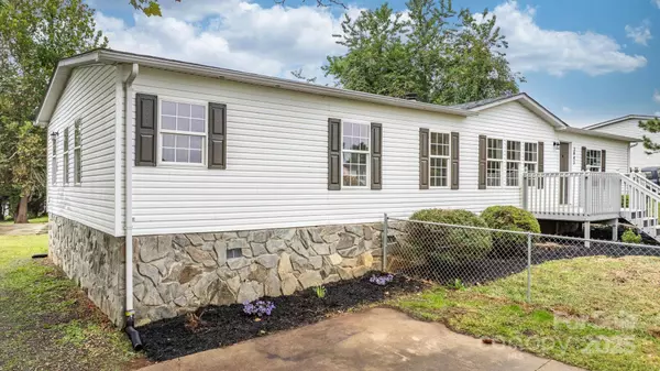 3943 Doe CT, Lenoir, NC 28645