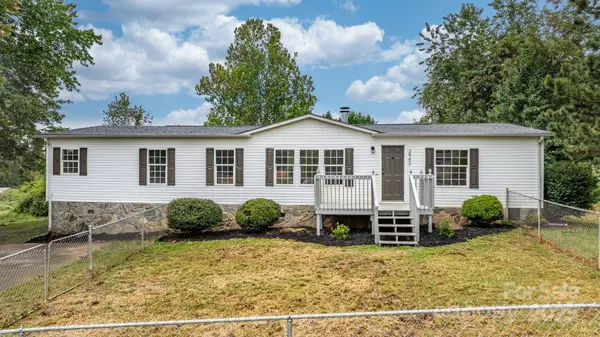 3943 Doe CT, Lenoir, NC 28645