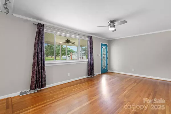 108 Logan ST, Morganton, NC 28655