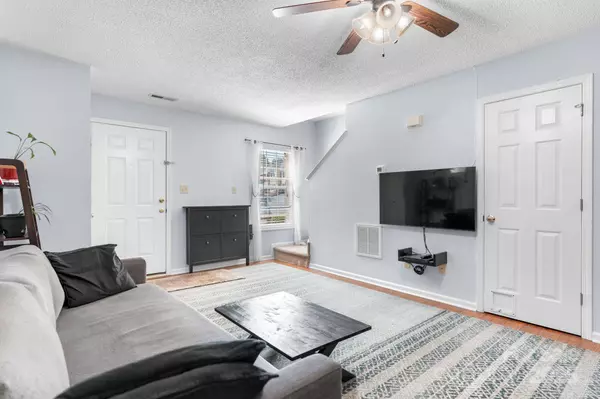 1102 22nd ST NE #604, Hickory, NC 28601