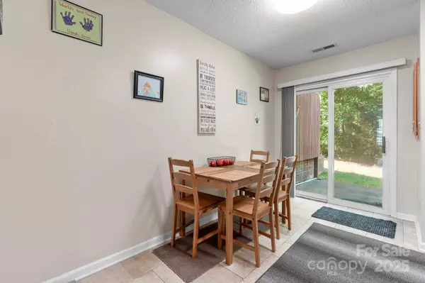 1102 22nd ST NE #604, Hickory, NC 28601