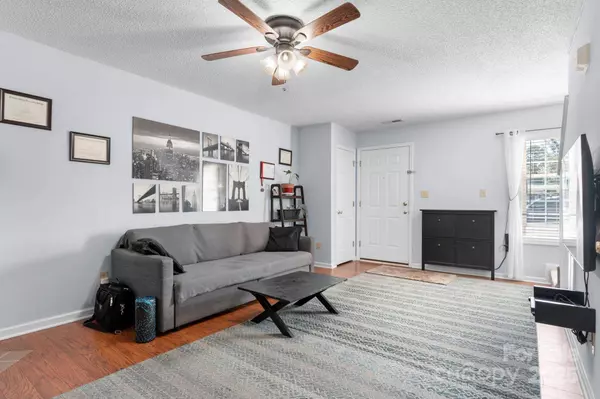 1102 22nd ST NE #604, Hickory, NC 28601