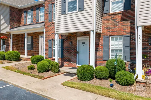 1102 22nd ST NE #604, Hickory, NC 28601