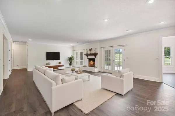 3718 Club House DR NE, Conover, NC 28613