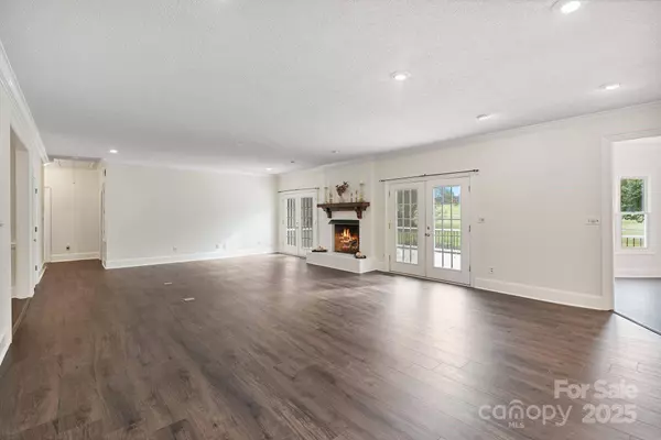 3718 Club House DR NE, Conover, NC 28613