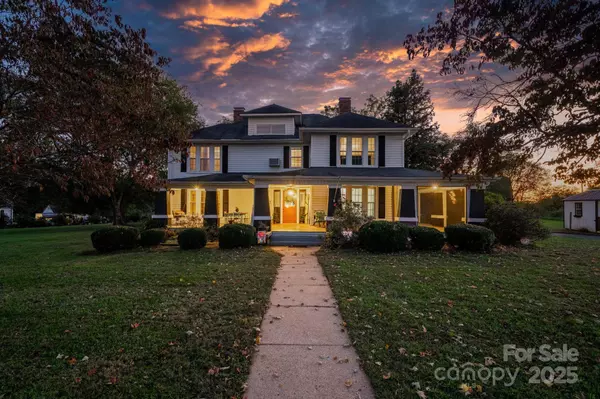 2461 Startown RD, Newton, NC 28658