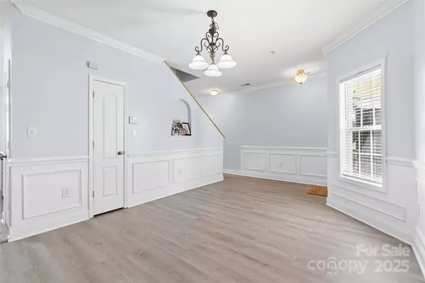 1386 21st AVE NE, Hickory, NC 28601