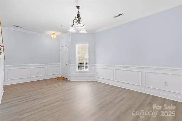 1386 21st AVE NE, Hickory, NC 28601