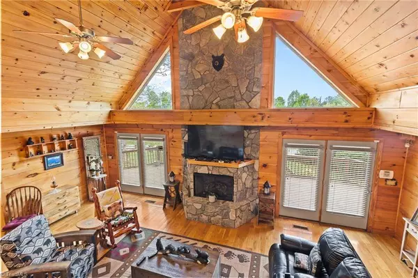 28 Outback TRL, Nebo, NC 28761