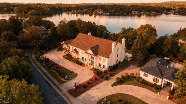 822 36th Avenue PL, Hickory, NC 28601