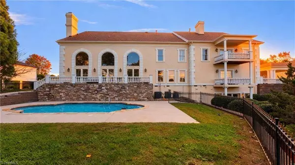 822 36th Avenue PL, Hickory, NC 28601