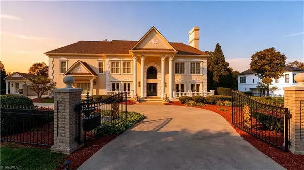 822 36th Avenue PL, Hickory, NC 28601