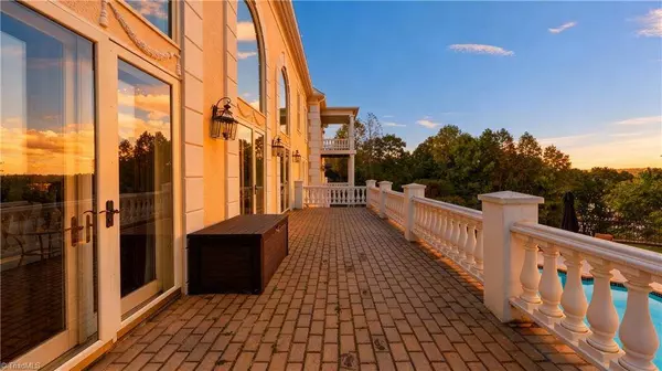 822 36th Avenue PL, Hickory, NC 28601