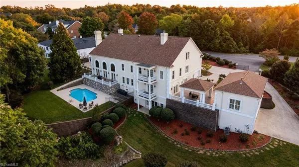 822 36th Avenue PL, Hickory, NC 28601