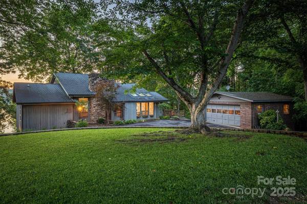 4749 16th Street DR NE, Hickory, NC 28601