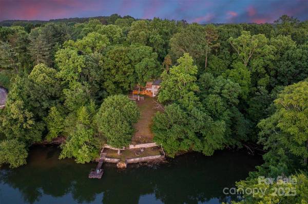 4749 16th Street DR NE, Hickory, NC 28601