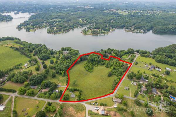 4749 16th Street DR NE, Hickory, NC 28601