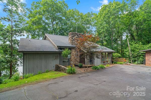 4749 16th Street DR NE, Hickory, NC 28601